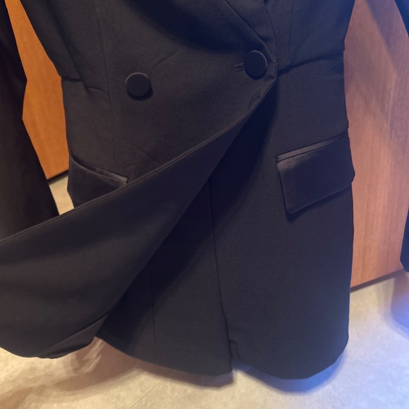 Dynamite blazer dress with shorts - Picture 4 of 4